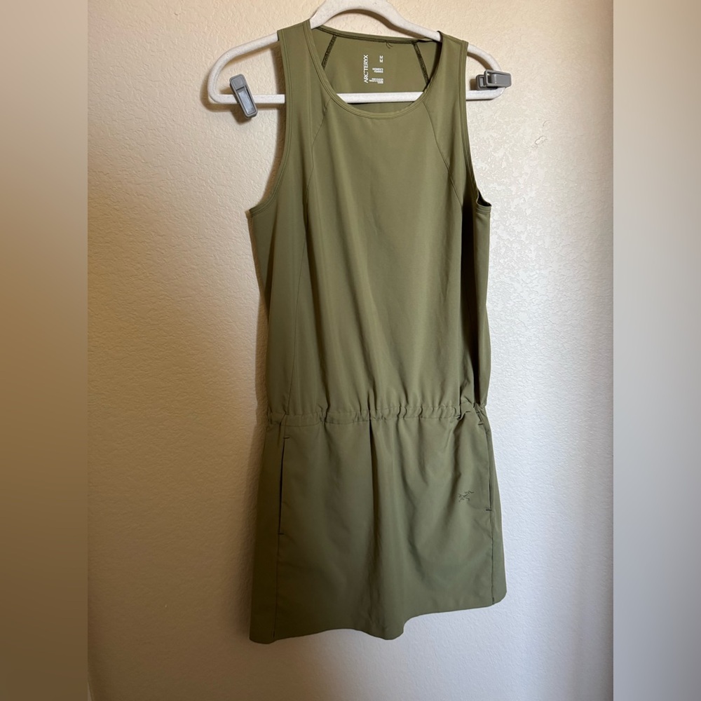 Arcteryx Contenta Dress Sleeveless Size Medium Moss Green UPF 40 Sporty Outdoor